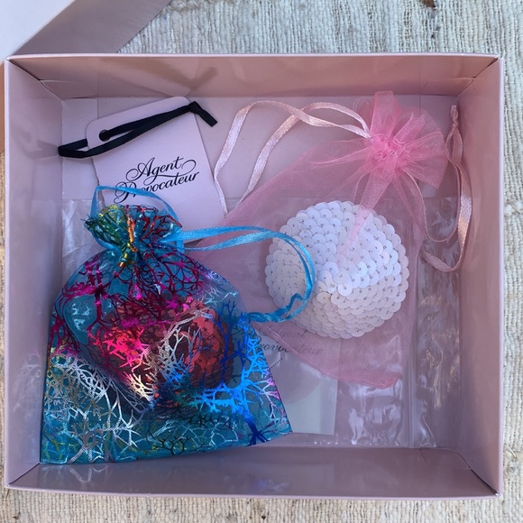 Agent Provocateur Iridescent White Pair of Sequin Nipple Pasties - Picture 12 of 12